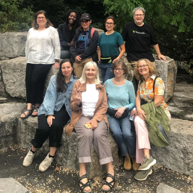 The NYC Pollinator Working Group held our fall in-person social at @brooklynbridgepark on September 27. A guided tour by Evelyn Manlove (@evilv36) showed off many #native #plant surprises. The restored #landscape has attracted volunteer natives such as late boneset and salt marsh aster! Many thanks to @forninopizza who once again hosted and treated us to delicious food! Thanks to @nycenviroeducator and @xrisfg for organizing!